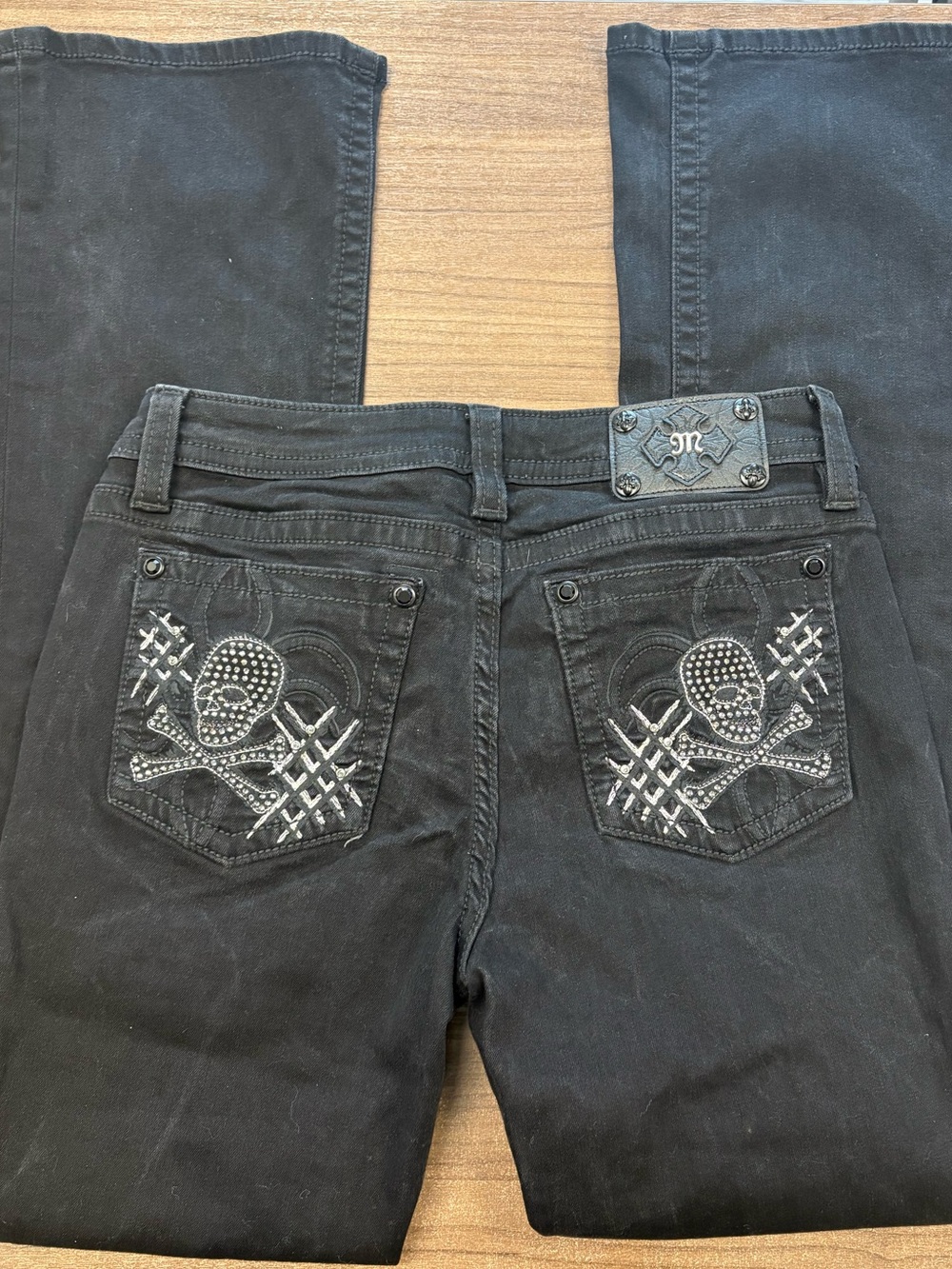 MISS ME Low Rise Bootcut Black Studded Skull Bones Pocket Stretch Womens size 31
